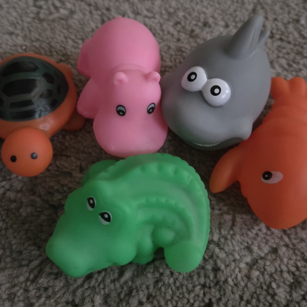 DONATED - Colorful Animal Bath Toy Set